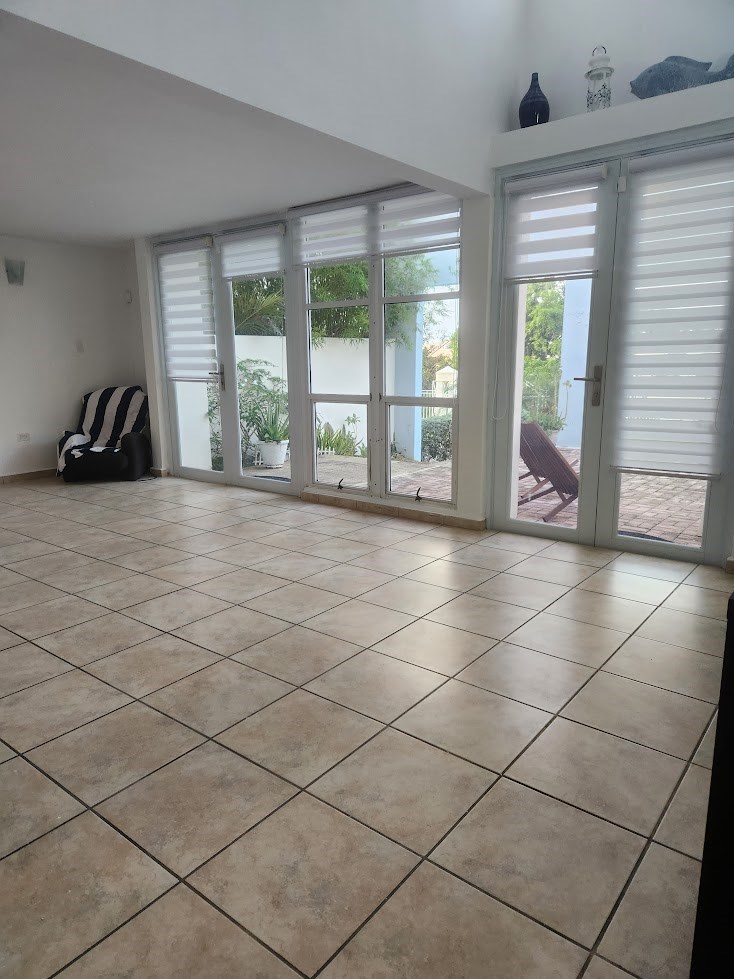 open, airy corner unit