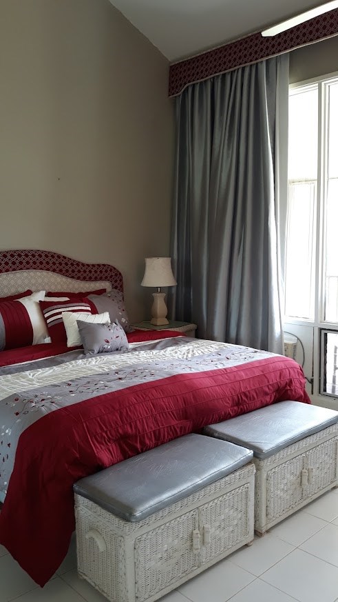 primary room with en suite full bath